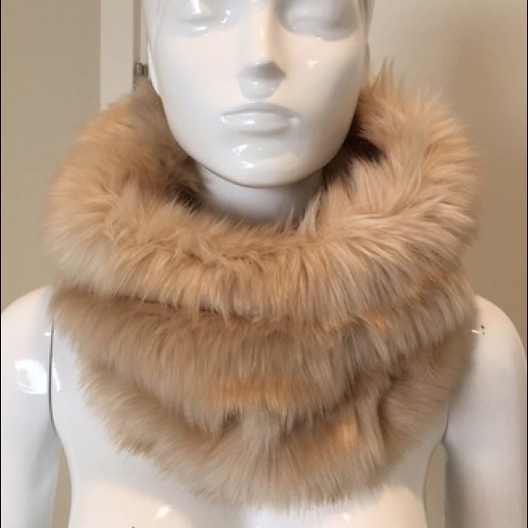Club Monaco Accessories - NWOT Club Monaco faux fur snood scarf